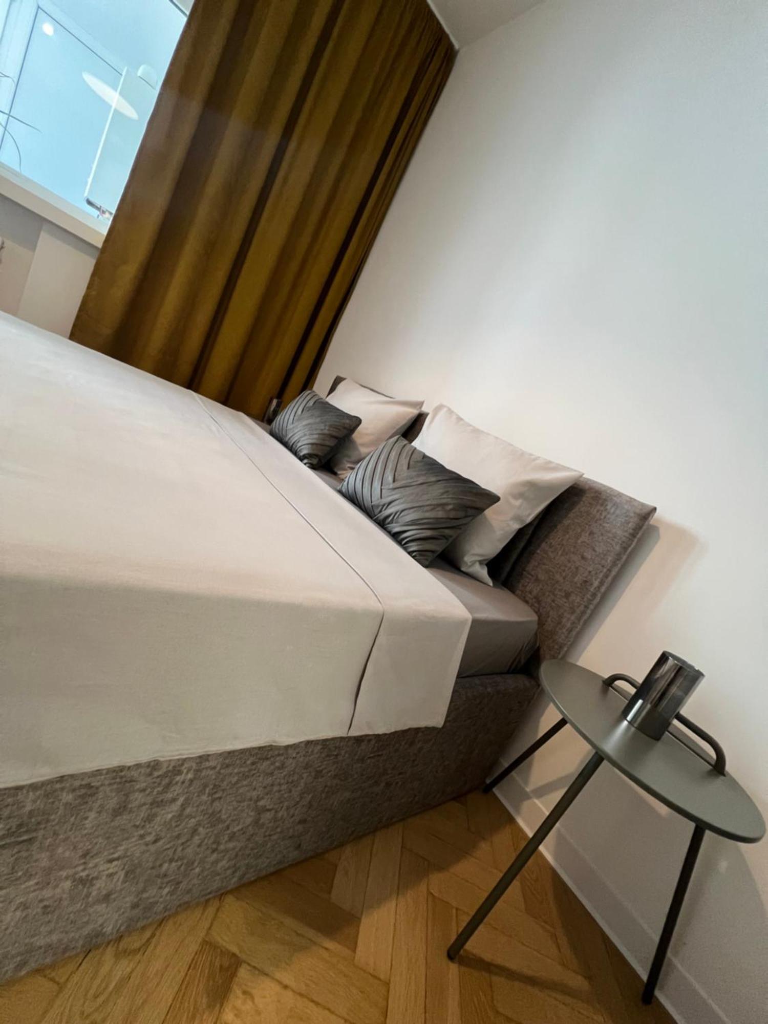 Bucharest City Center Apt Victoriei St ภายนอก รูปภาพ